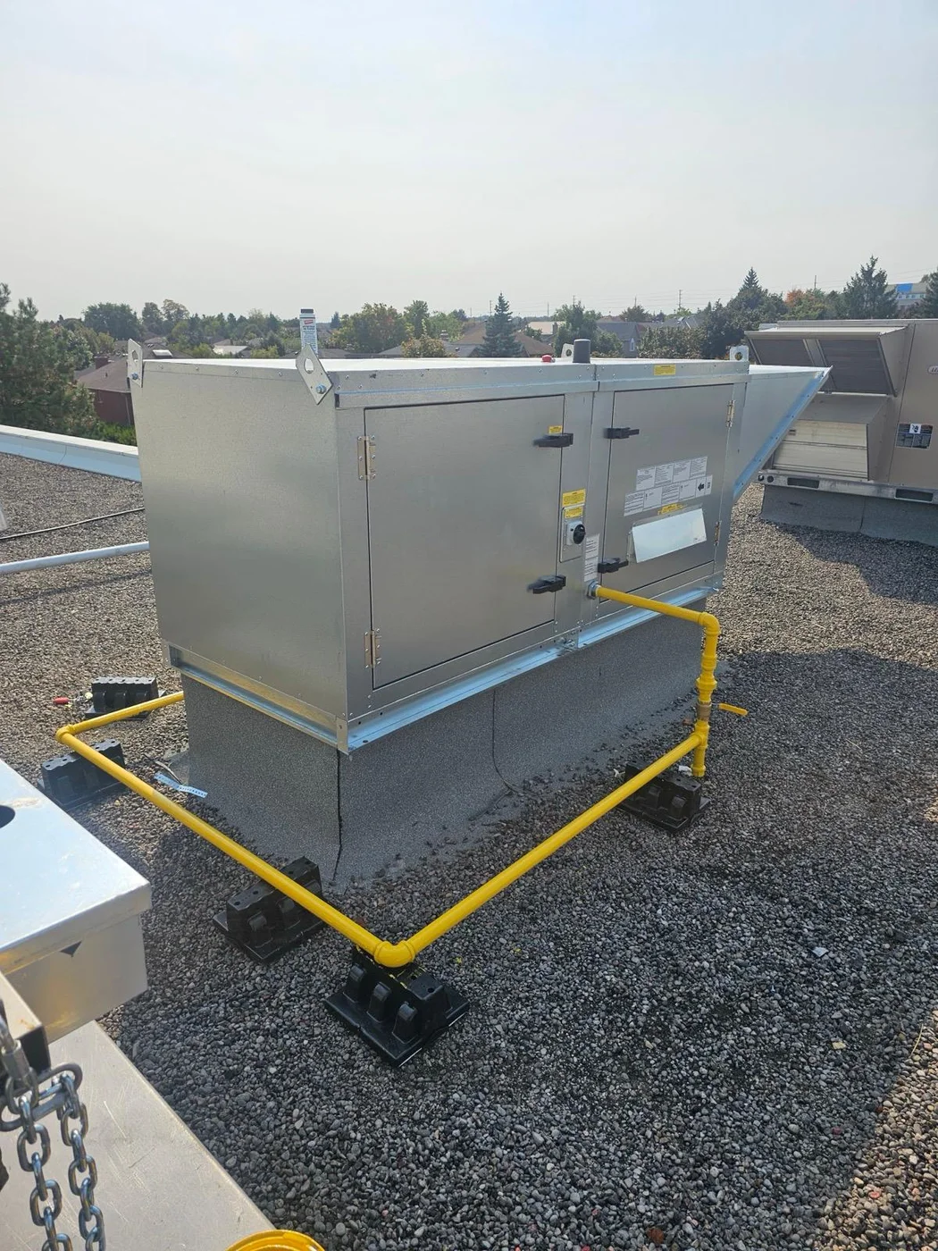 Commercial rooftop HVAC unit installation from Airrand